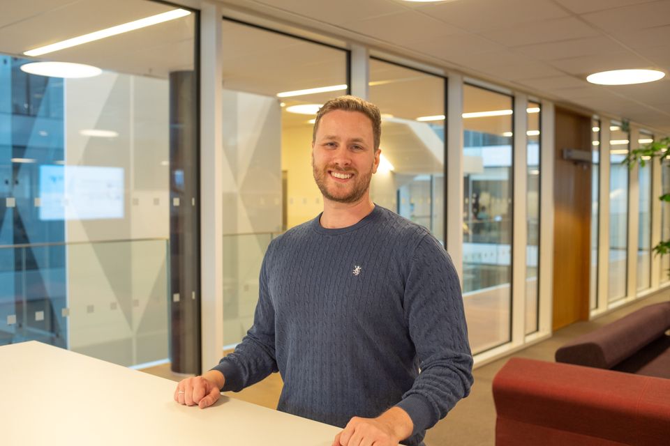 Portrett av Lars Martin Bjørnsrud Hopmoen i Statens pensjonskasse. Foto: Sivert Almvik / Statens pensjonskasse.